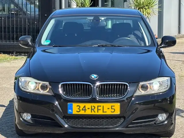 BMW 3 Series view 2