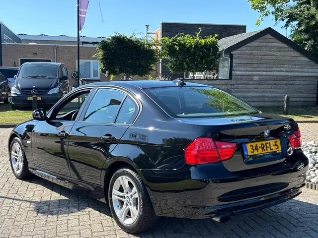 BMW 3 Series view 7