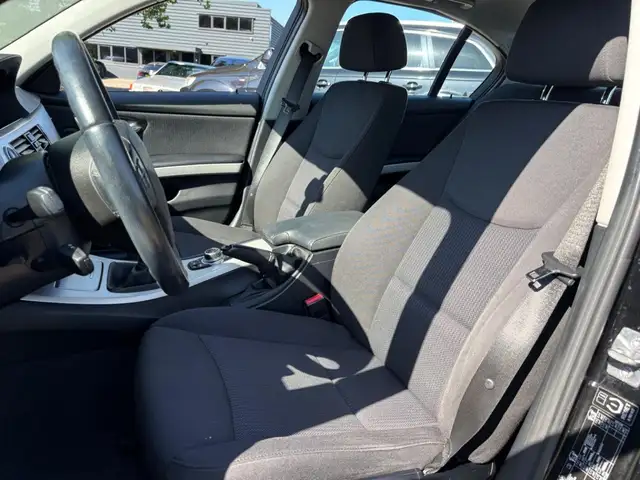 BMW 3 Series view 16