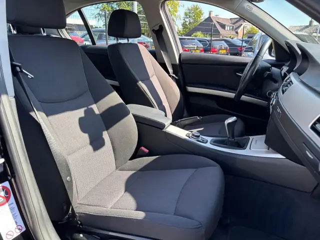 BMW 3 Series view 11