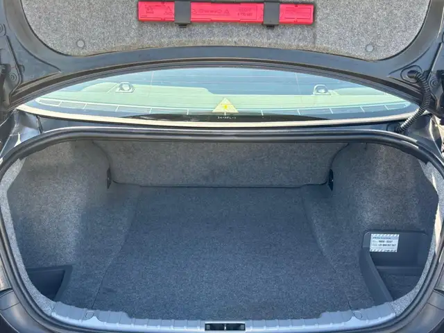 BMW 3 Series view 18