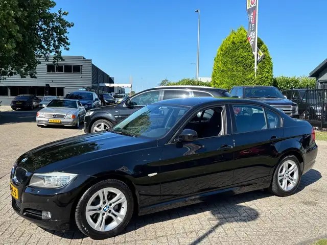 BMW 3 Series view 8