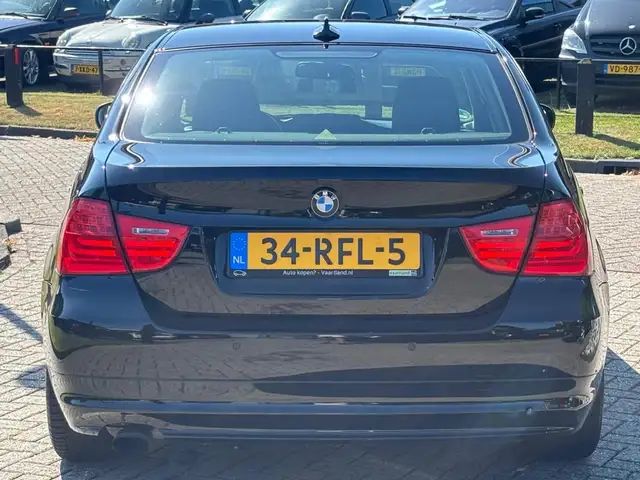 BMW 3 Series view 6