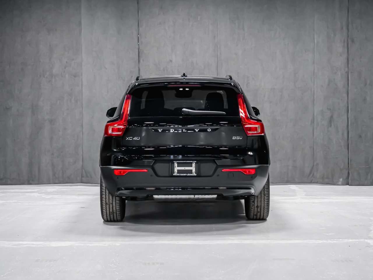 2026 Volvo XC40 Core (Dark Theme) alt 5
