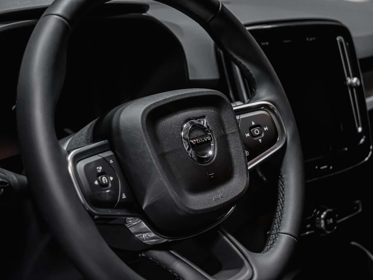 2026 Volvo XC40 Core (Dark Theme) thumb 8
