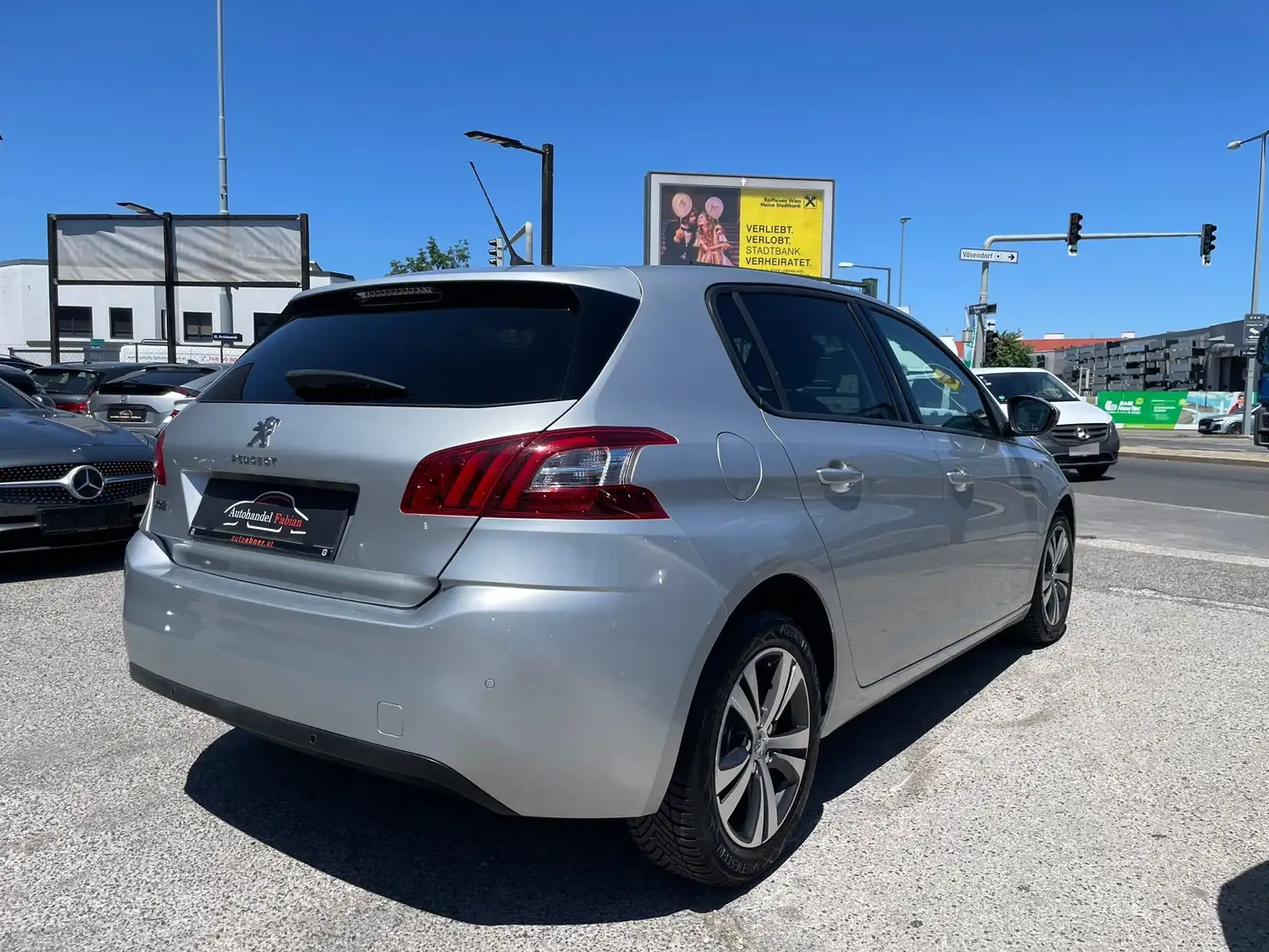 Peugeot 308 1,6 Blue HDi Style mit PARKHILFE Sitzheizung Navi Silber - 2