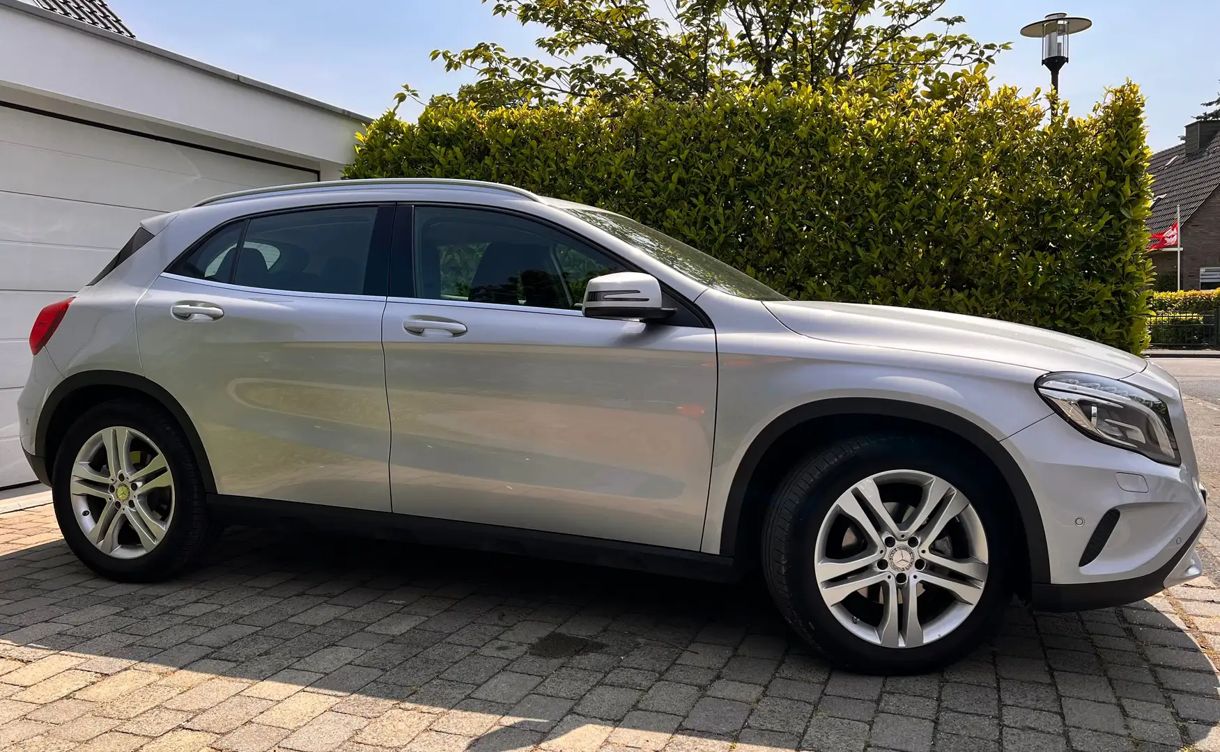 Mercedes-Benz GLA 180 GLA Urban Ezüst - 2