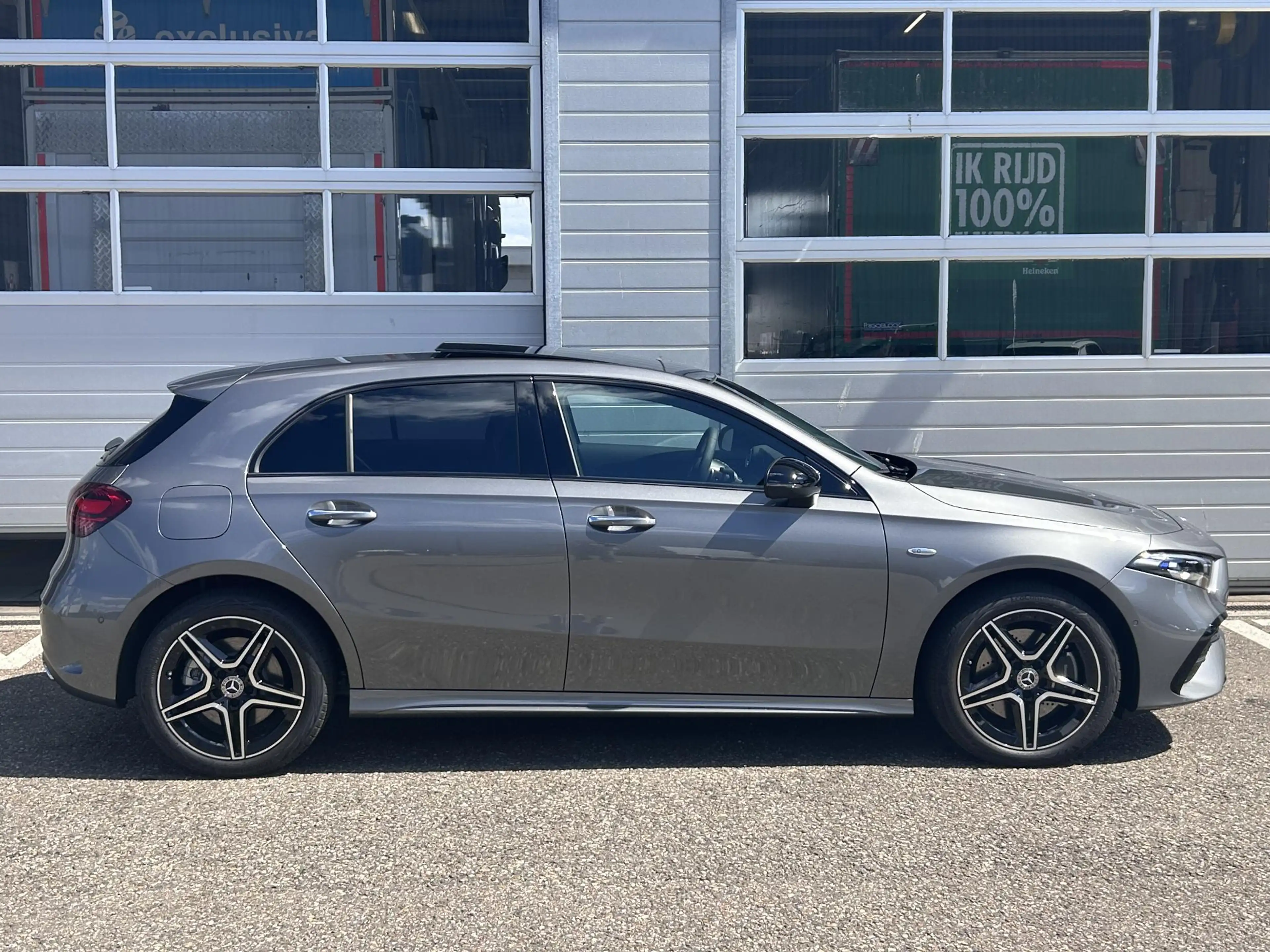 Mercedes-Benz A 250 e Business Solution AMG | Panorama - Schuifdak | M — photo 4