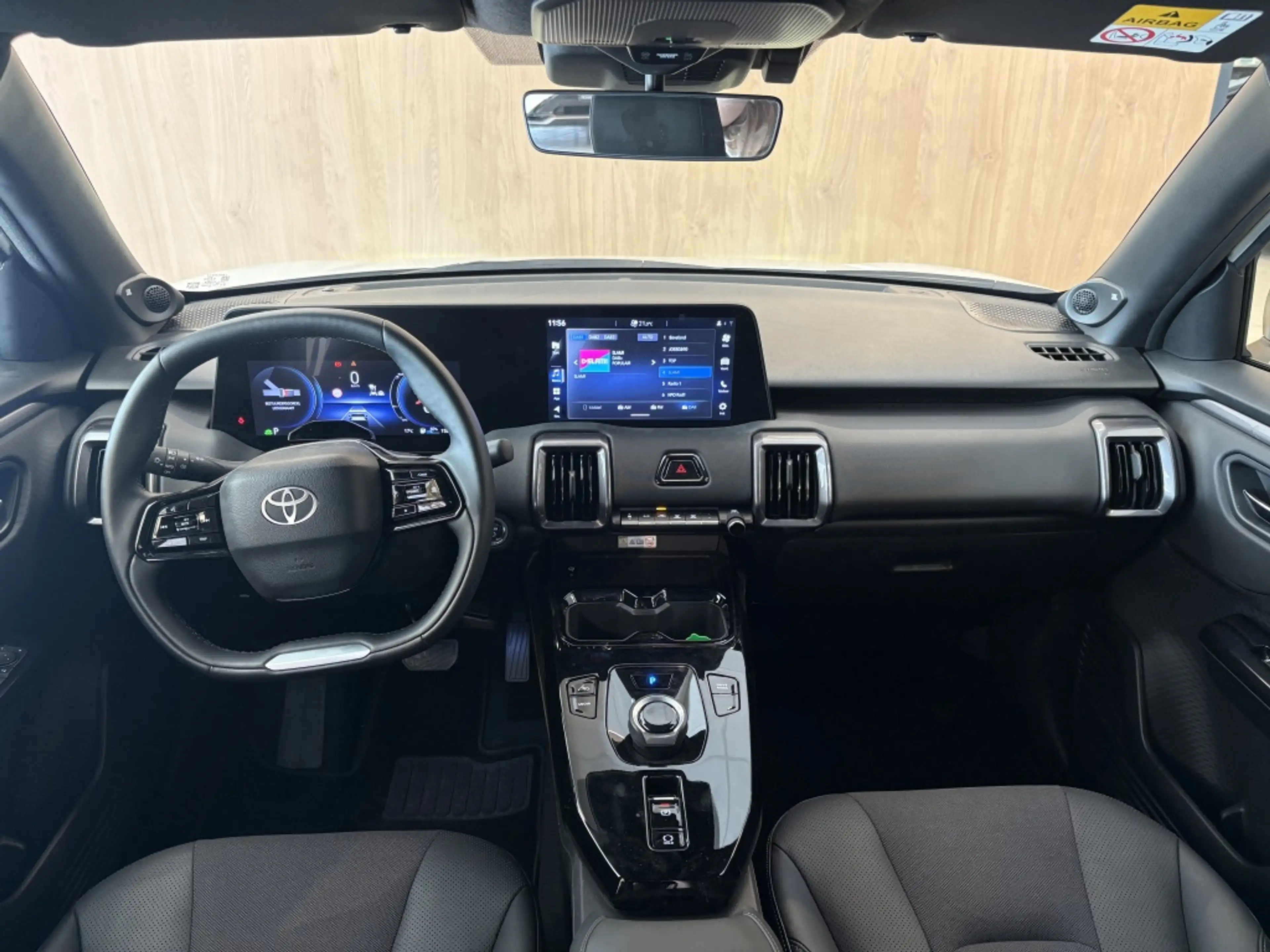 Toyota Urban Cruiser Executive 61 kWh | PANODAK | JBL | — photo 3