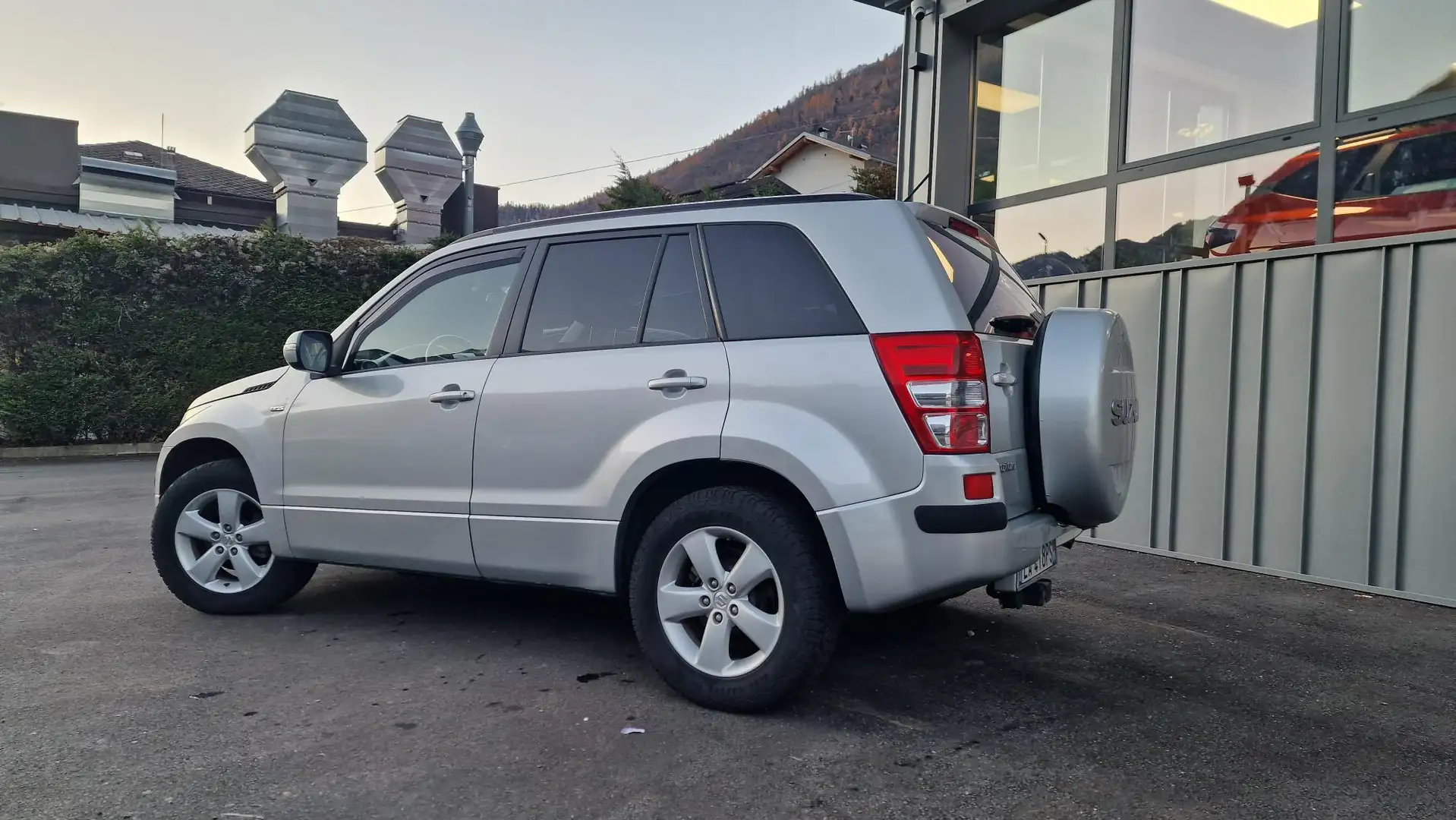 Suzuki Grand Vitara Gris - 2