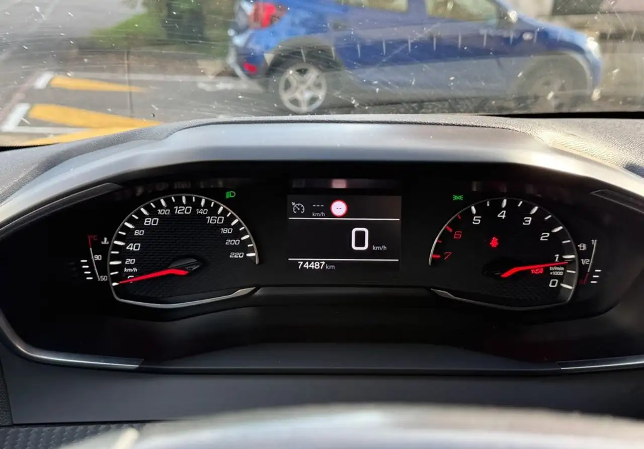Peugeot 208 208 — photo 18