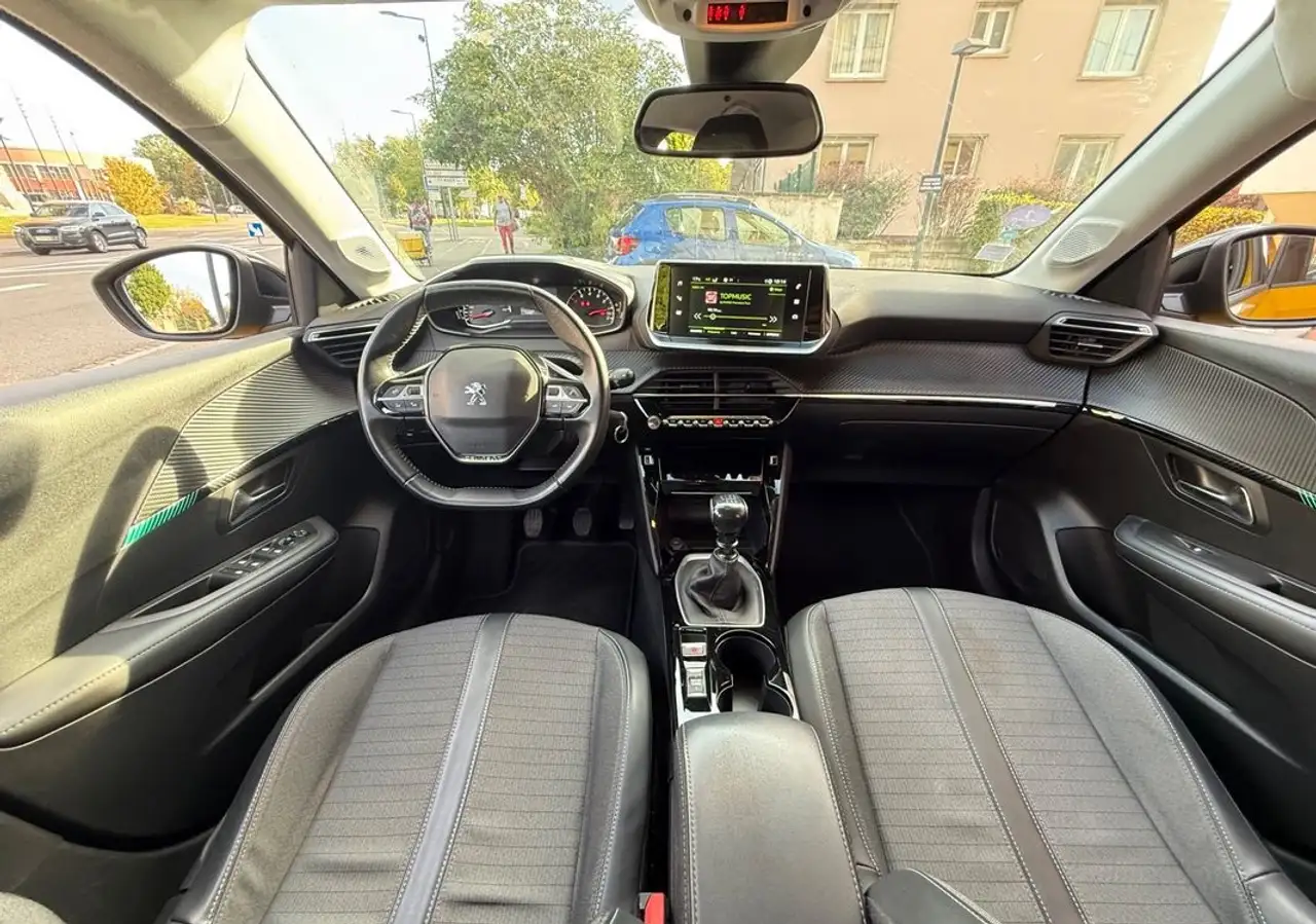 Peugeot 208 208 — photo 14
