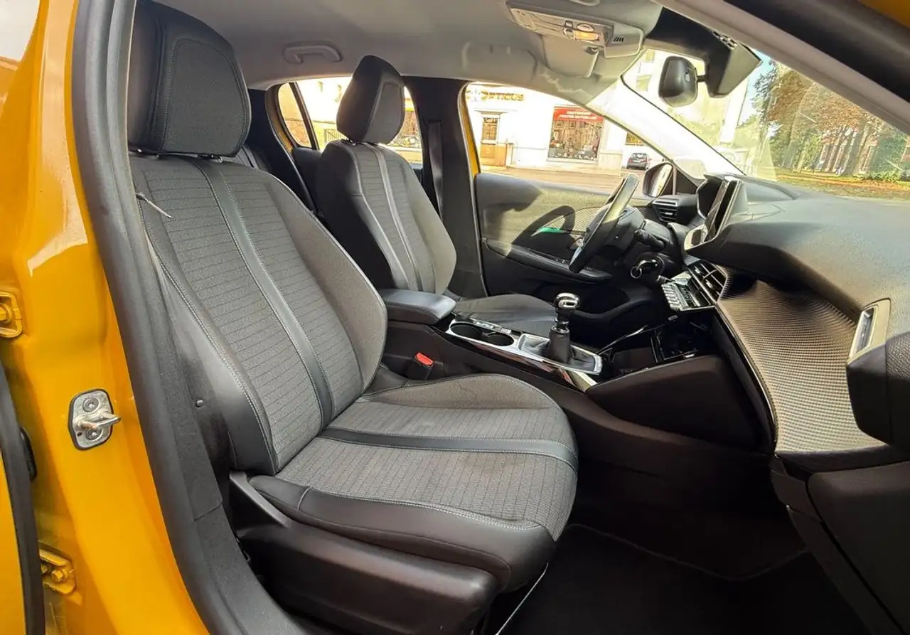 Peugeot 208 208 — photo 12
