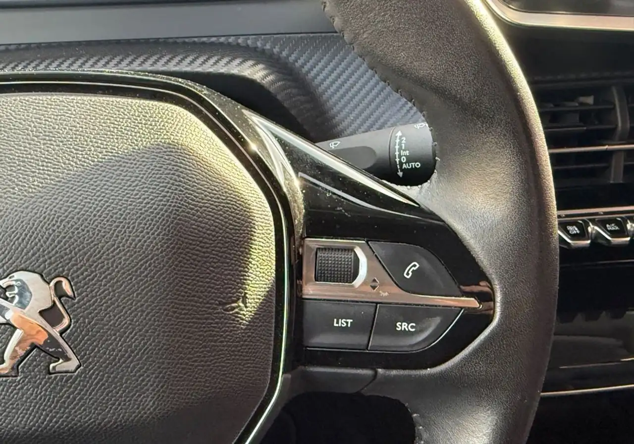 Peugeot 208 208 — photo 19