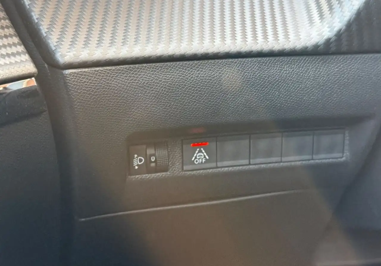 Peugeot 208 208 — photo 21
