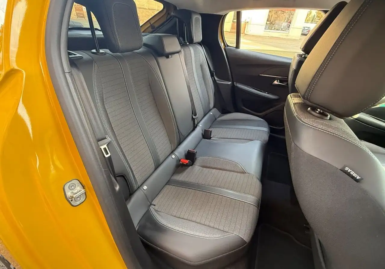 Peugeot 208 208 — photo 11