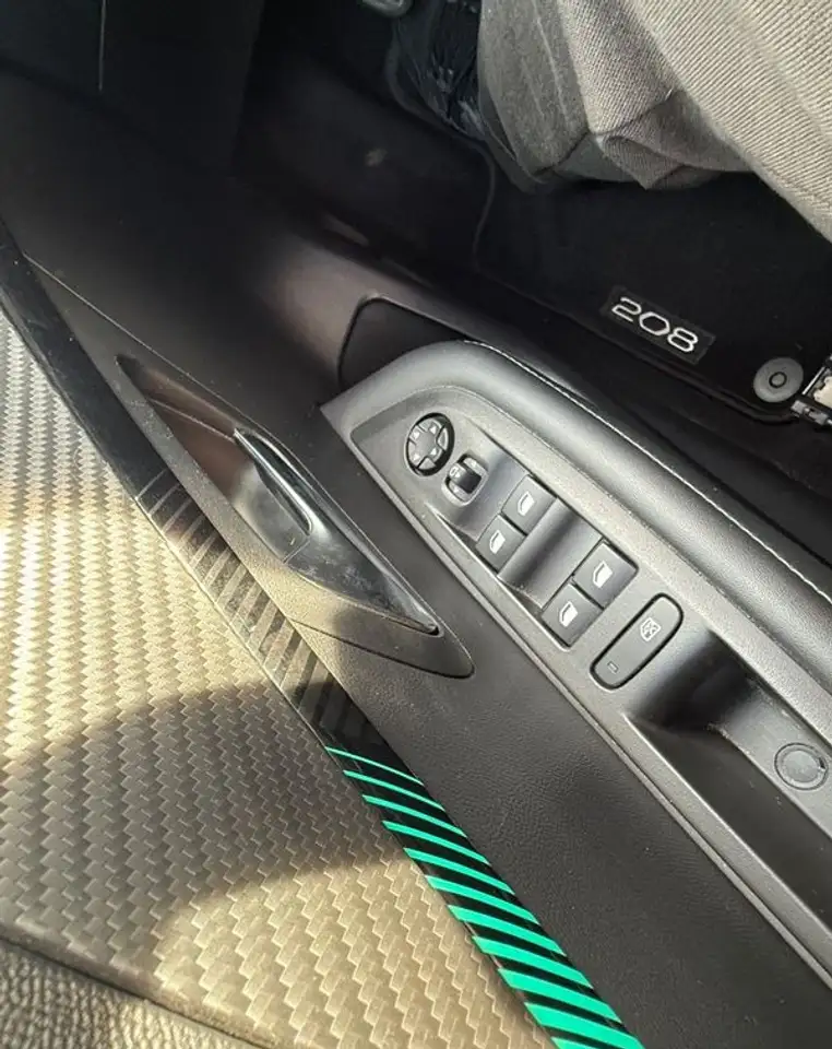 Peugeot 208 208 — photo 20