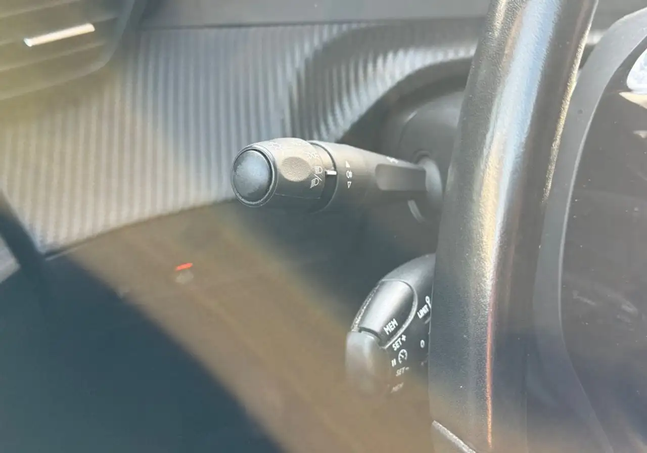 Peugeot 208 208 — photo 23