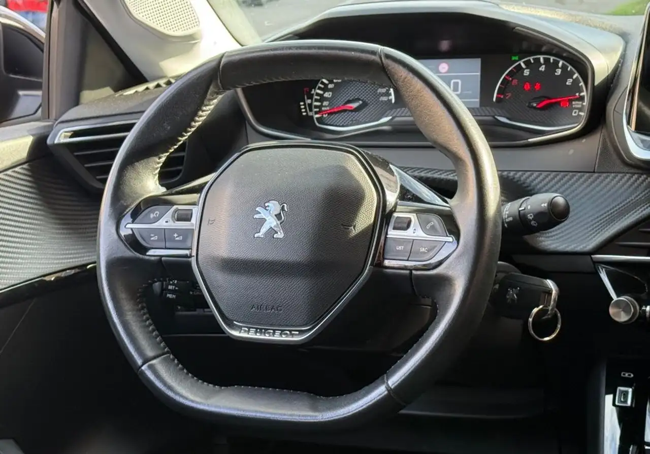 Peugeot 208 208 — photo 16