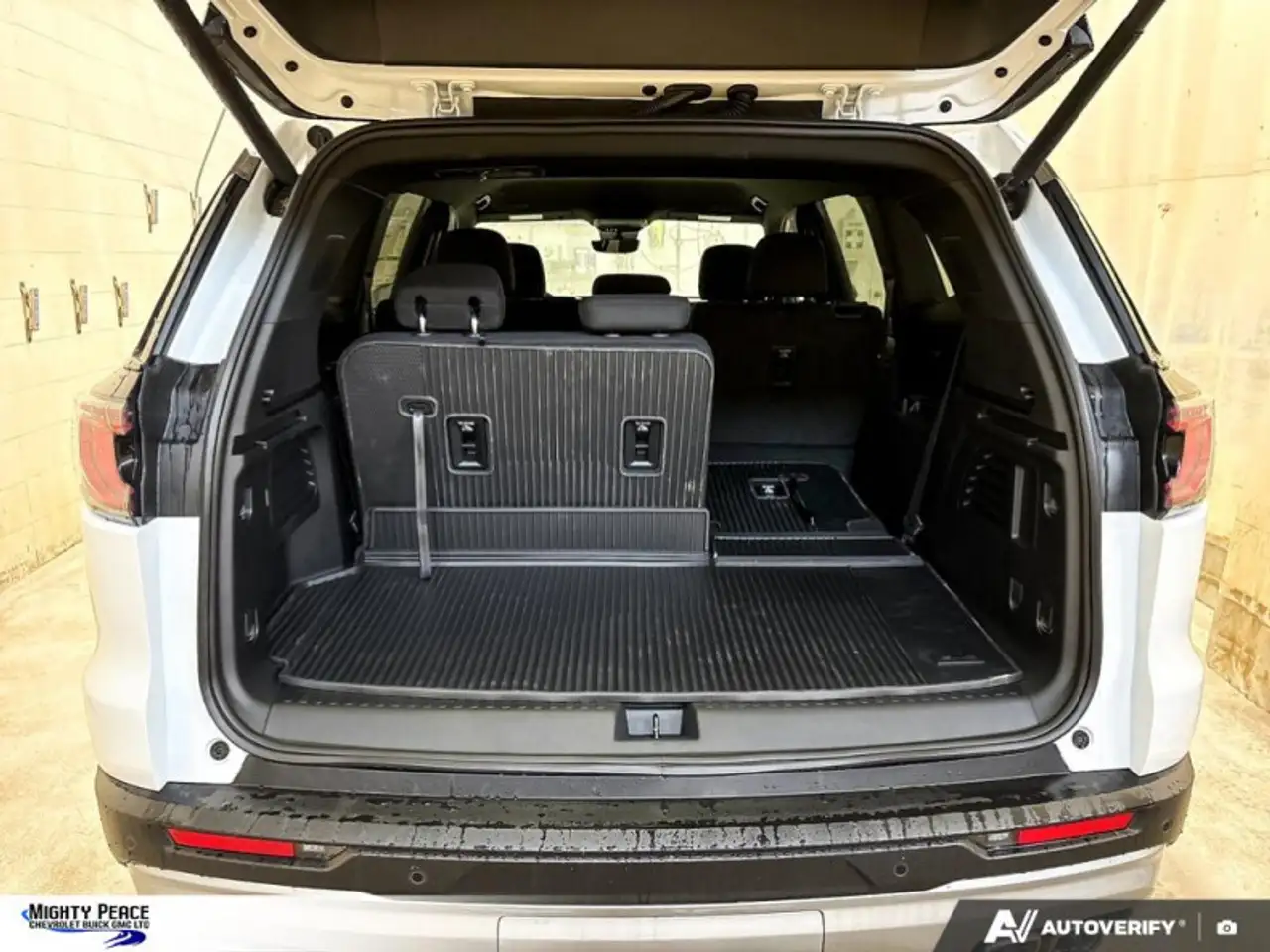 GMC Acadia снимка GMC Acadia