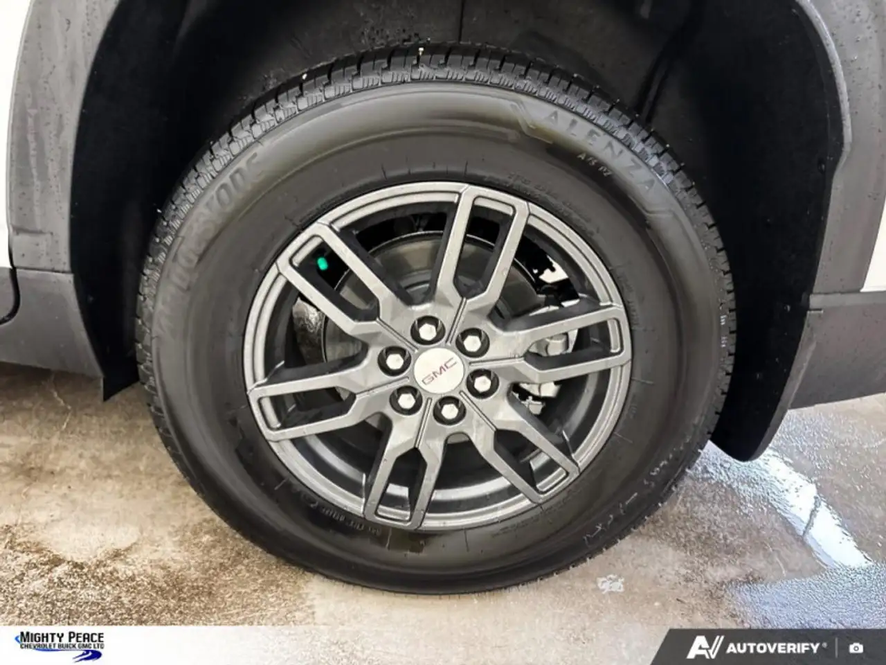 GMC Acadia снимка GMC Acadia