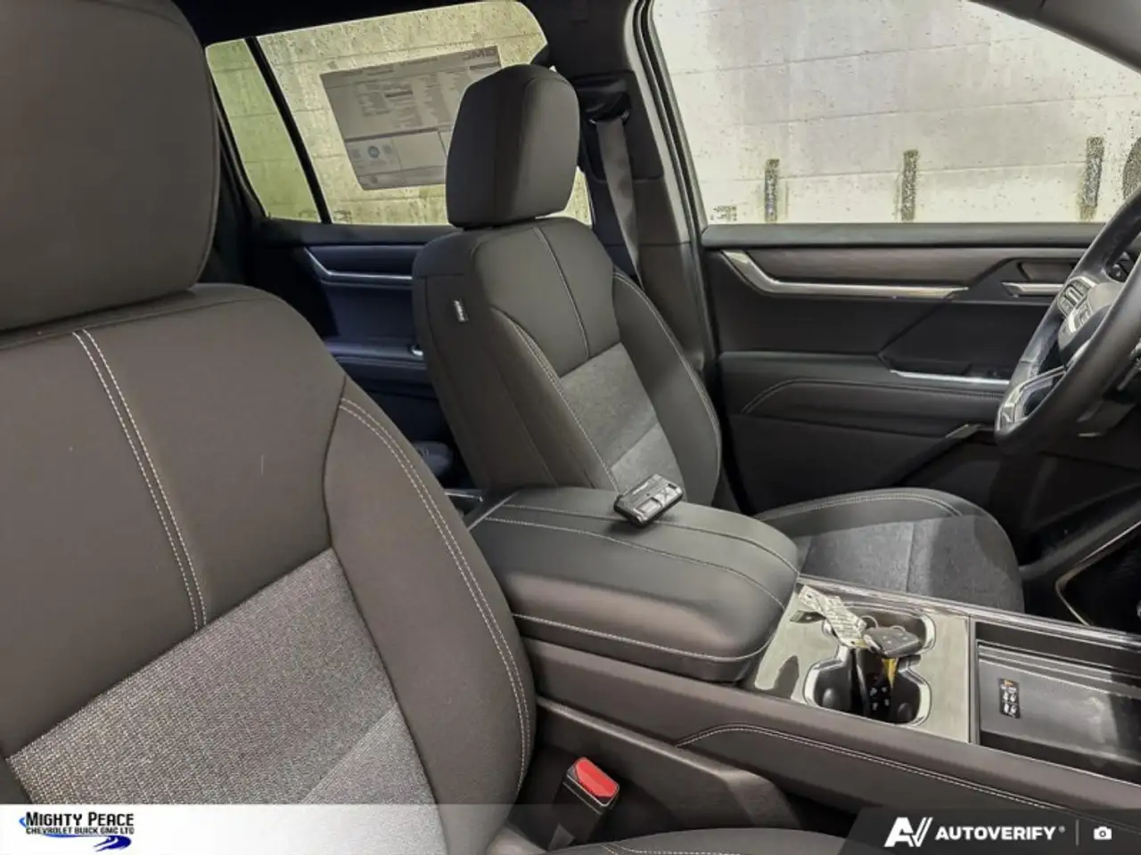 GMC Acadia снимка GMC Acadia
