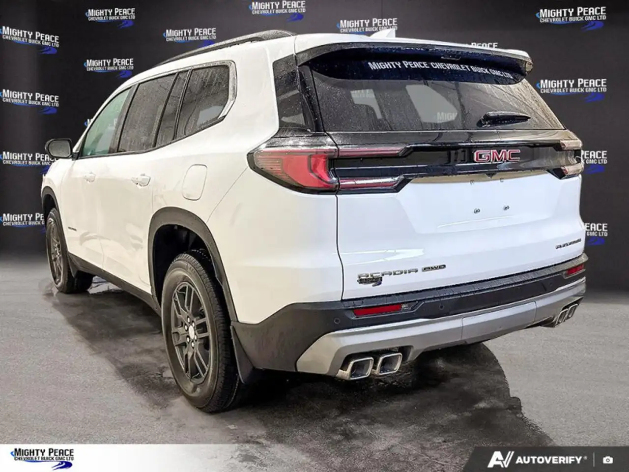 GMC Acadia снимка GMC Acadia