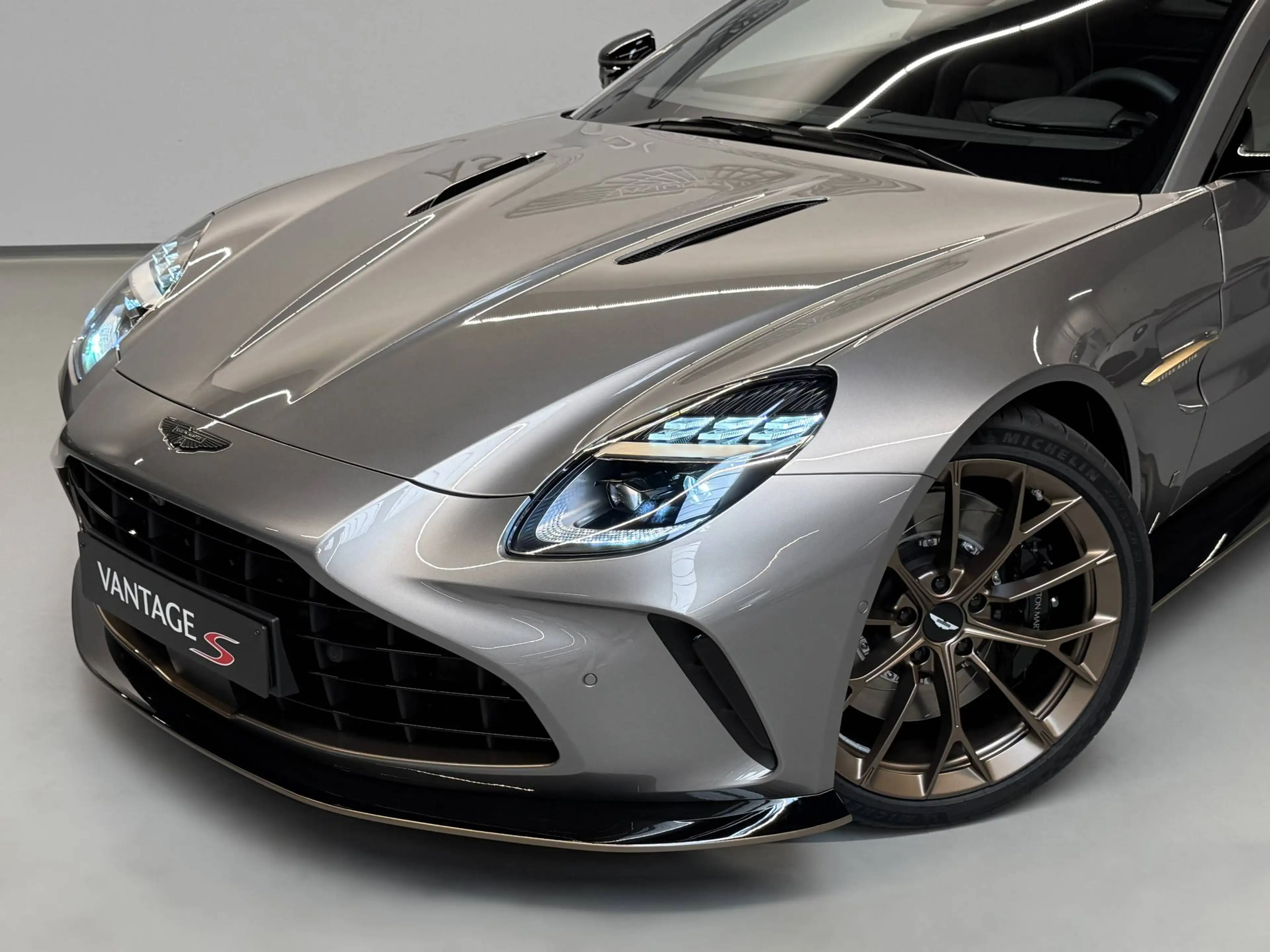 Aston Martin Vantage S Coupe | Exclusive Q Bronze Pack — photo 3
