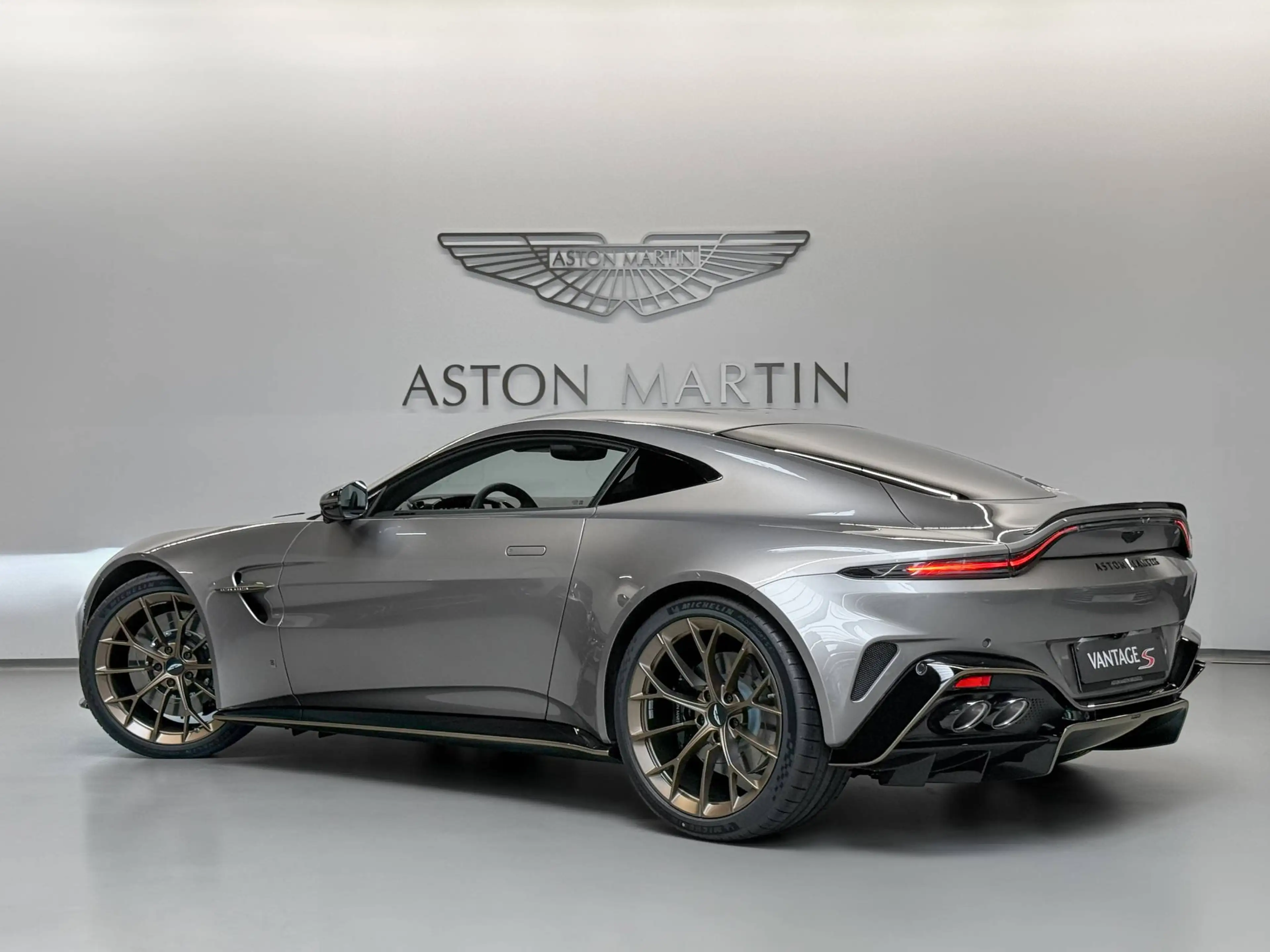 Aston Martin Vantage S Coupe | Exclusive Q Bronze Pack — photo 5