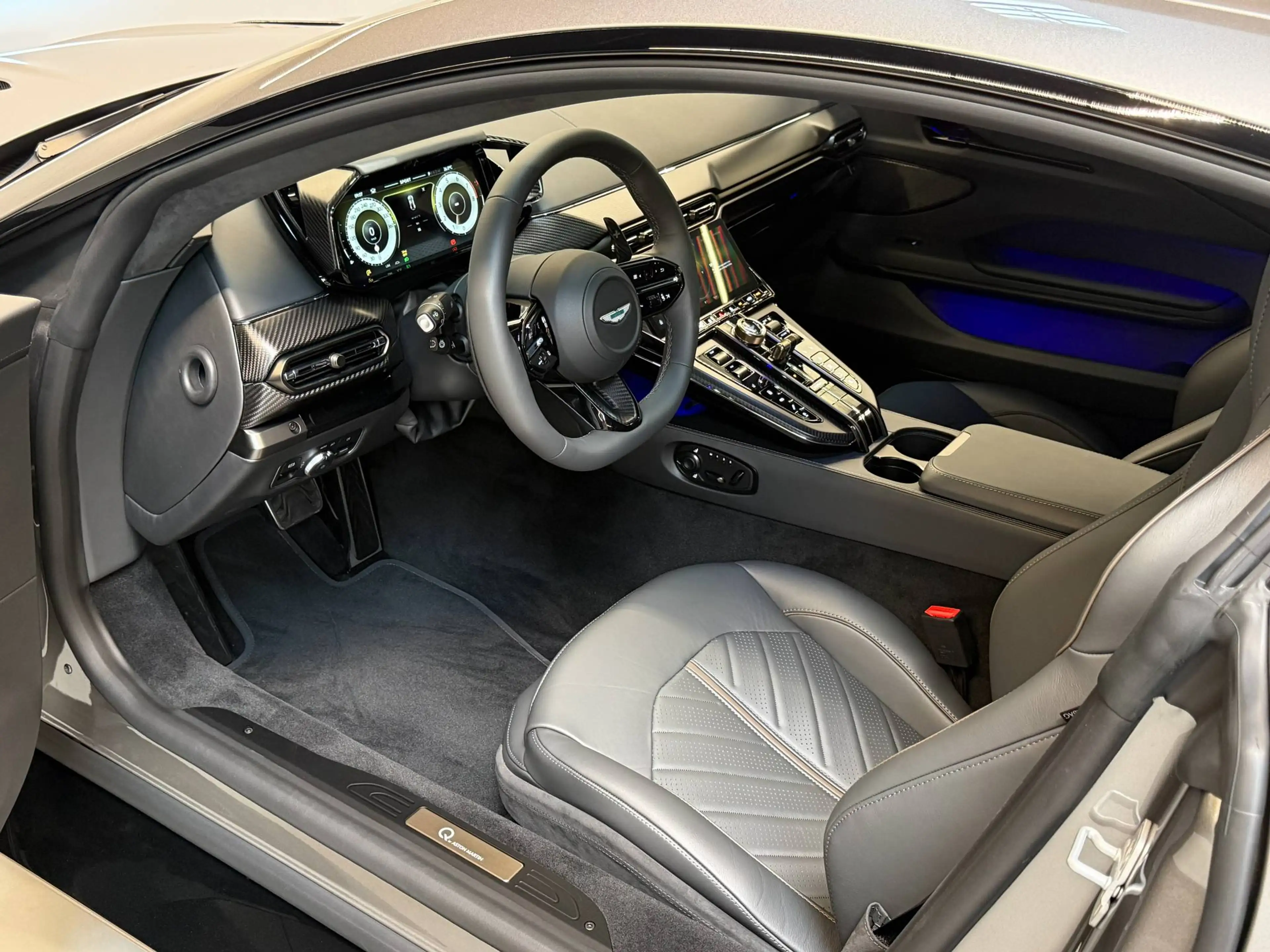 Aston Martin Vantage S Coupe | Exclusive Q Bronze Pack — photo 12