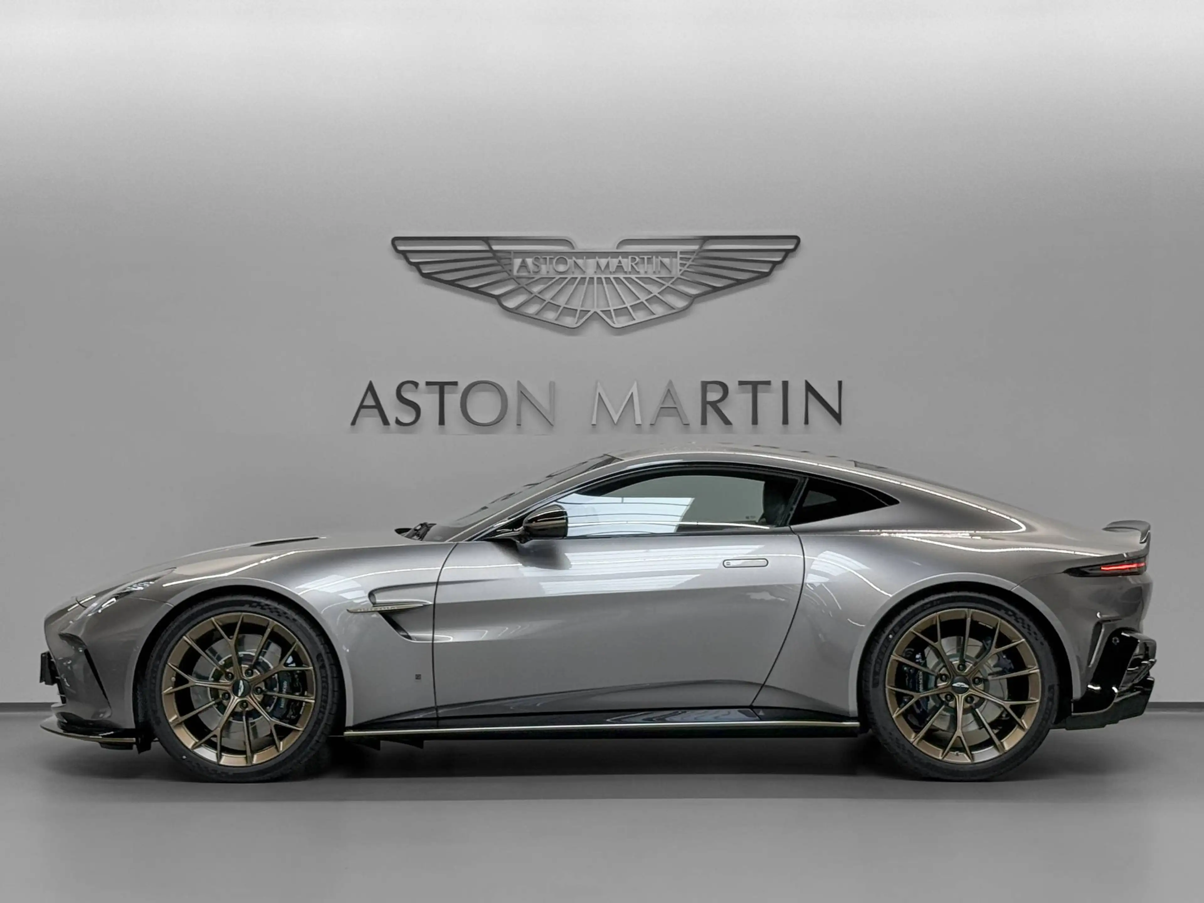 Aston Martin Vantage S Coupe | Exclusive Q Bronze Pack — photo 4