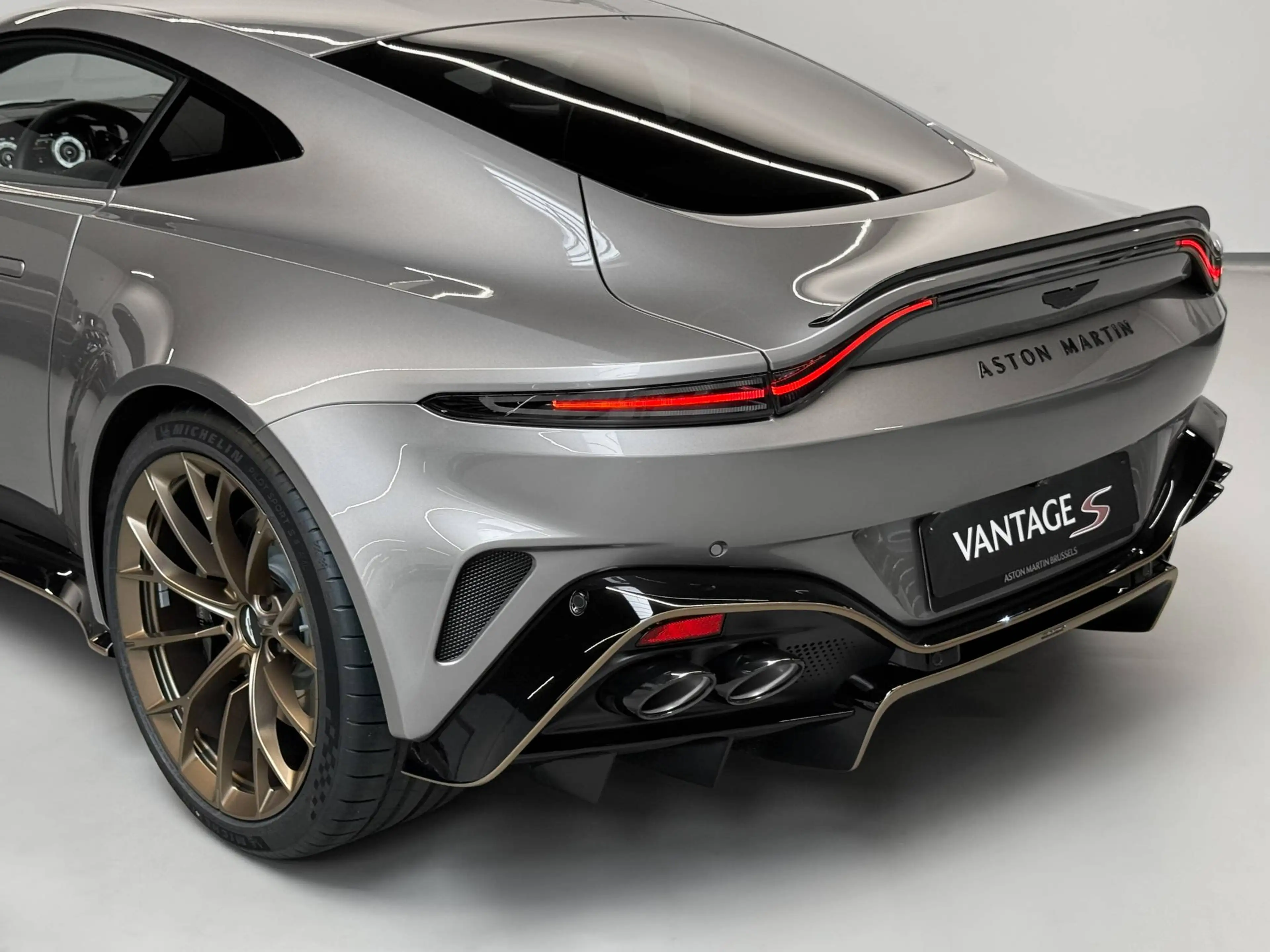 Aston Martin Vantage S Coupe | Exclusive Q Bronze Pack — photo 6