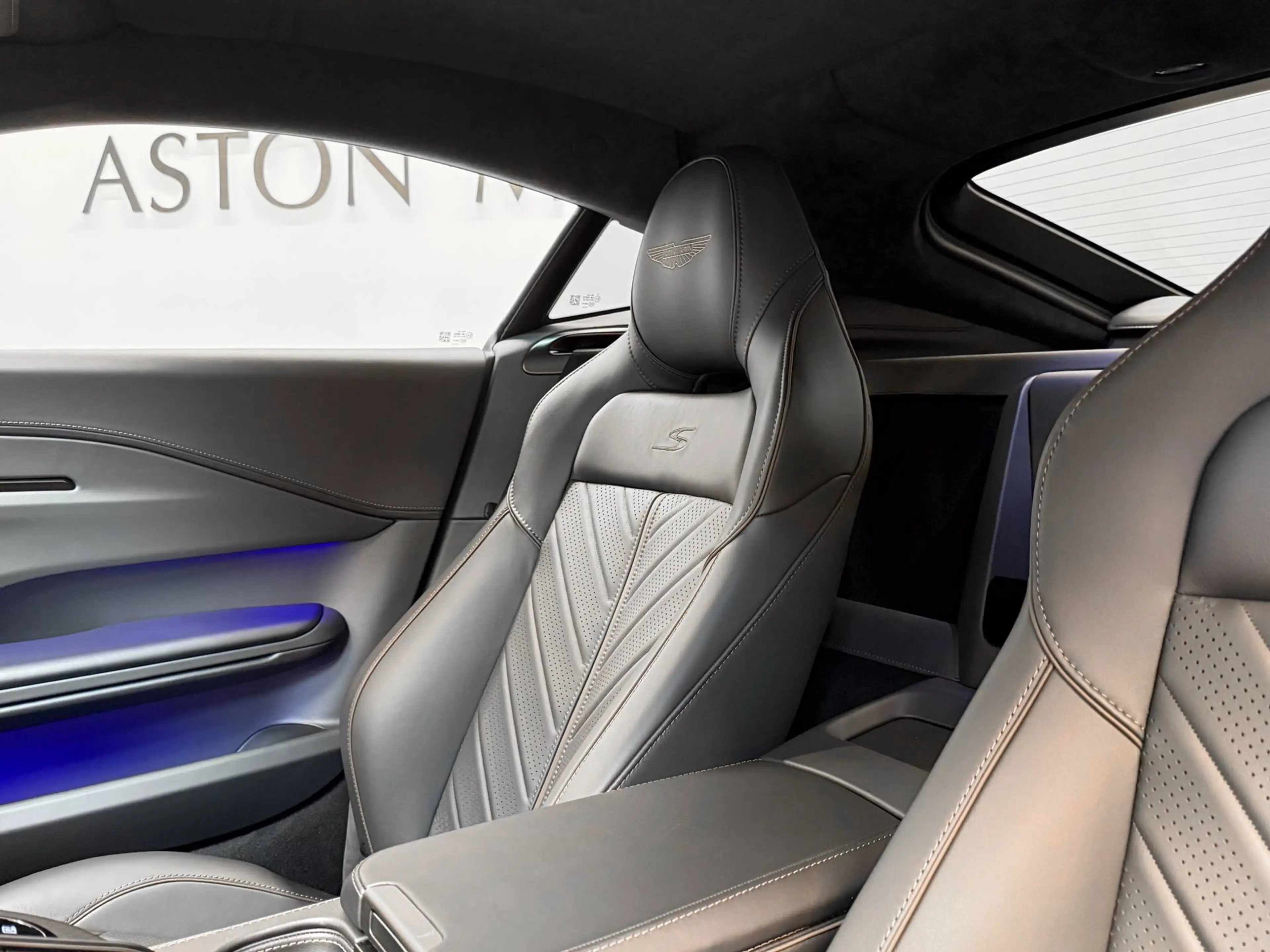 Aston Martin Vantage S Coupe | Exclusive Q Bronze Pack — photo 13