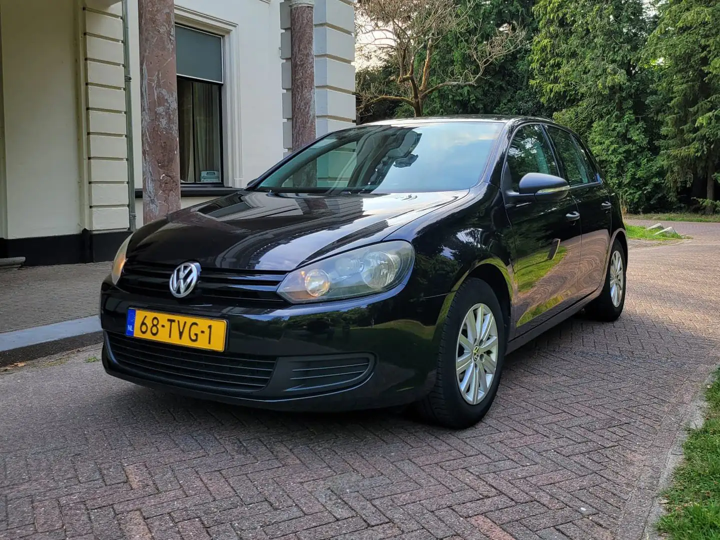 Volkswagen Golf Golf 1.2 TSI Bluemotion Trendline Zwart - 1