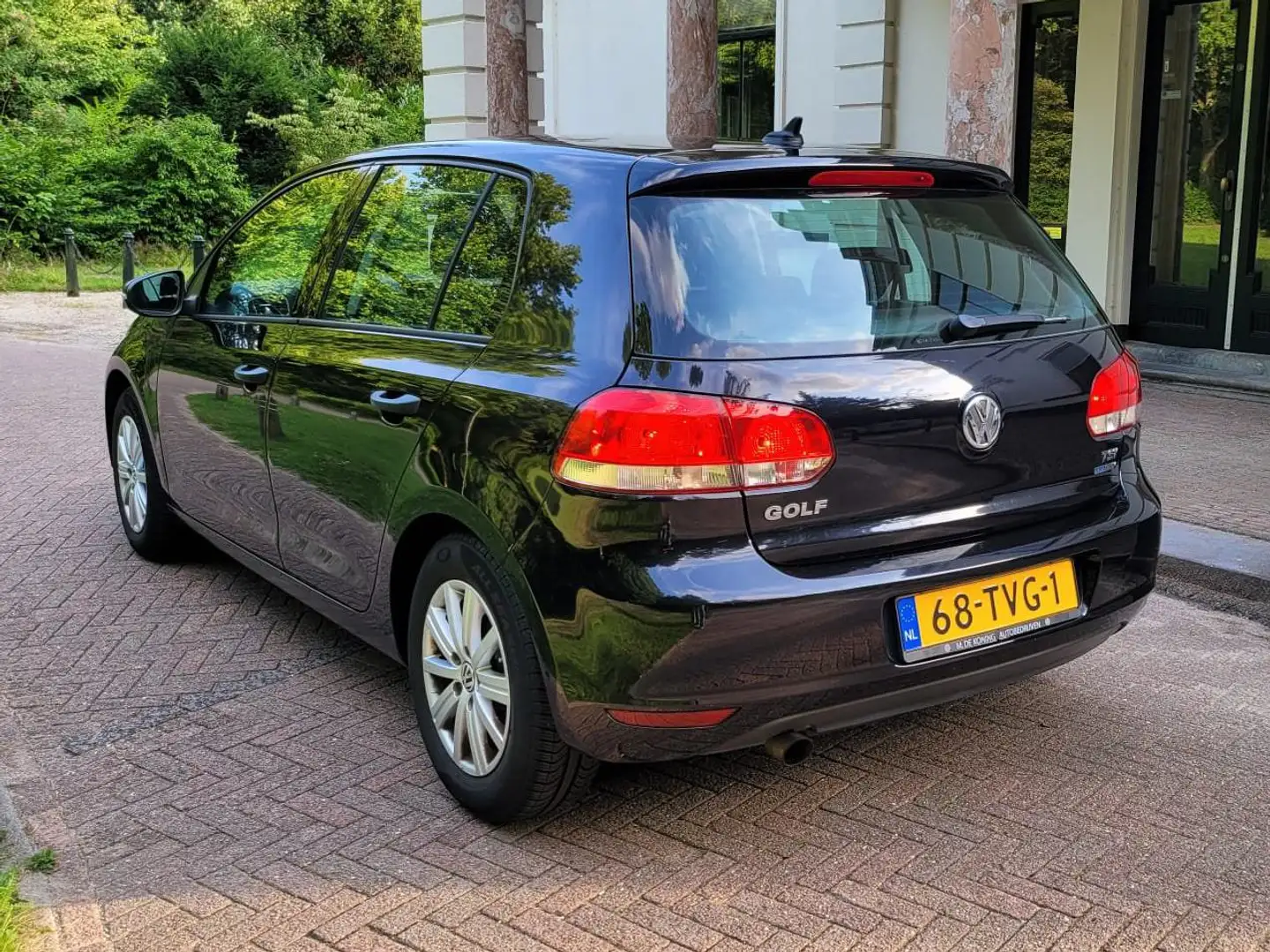 Volkswagen Golf Golf 1.2 TSI Bluemotion Trendline Zwart - 2