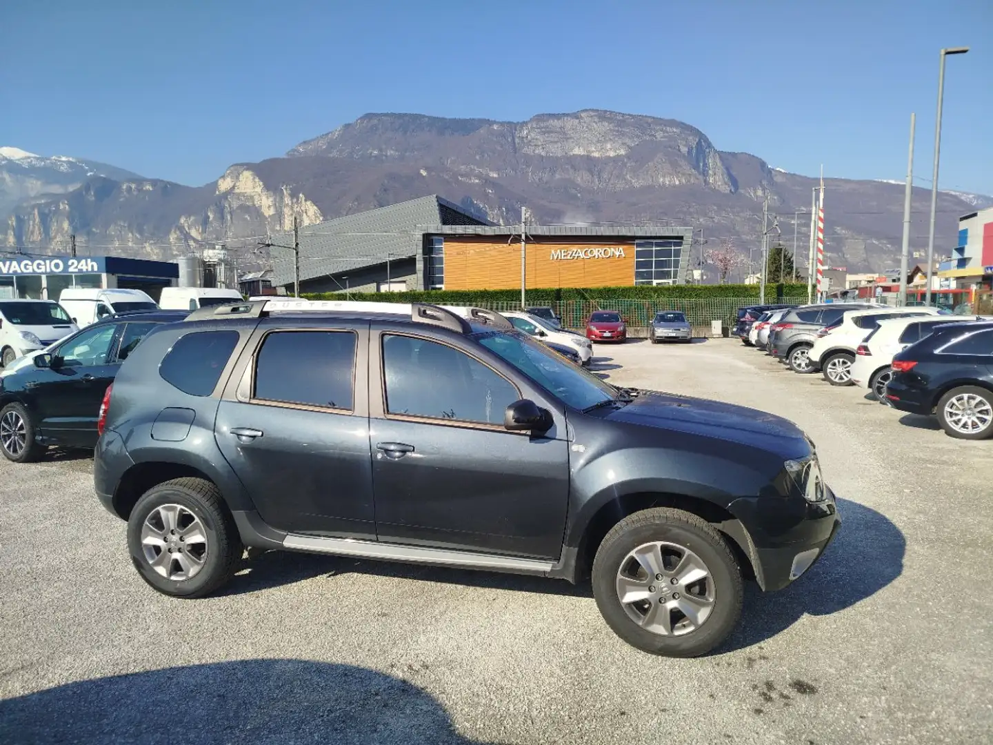 Dacia Duster Duster 1.6 Laureate Family Gpl 4x2 s Szürke - 1