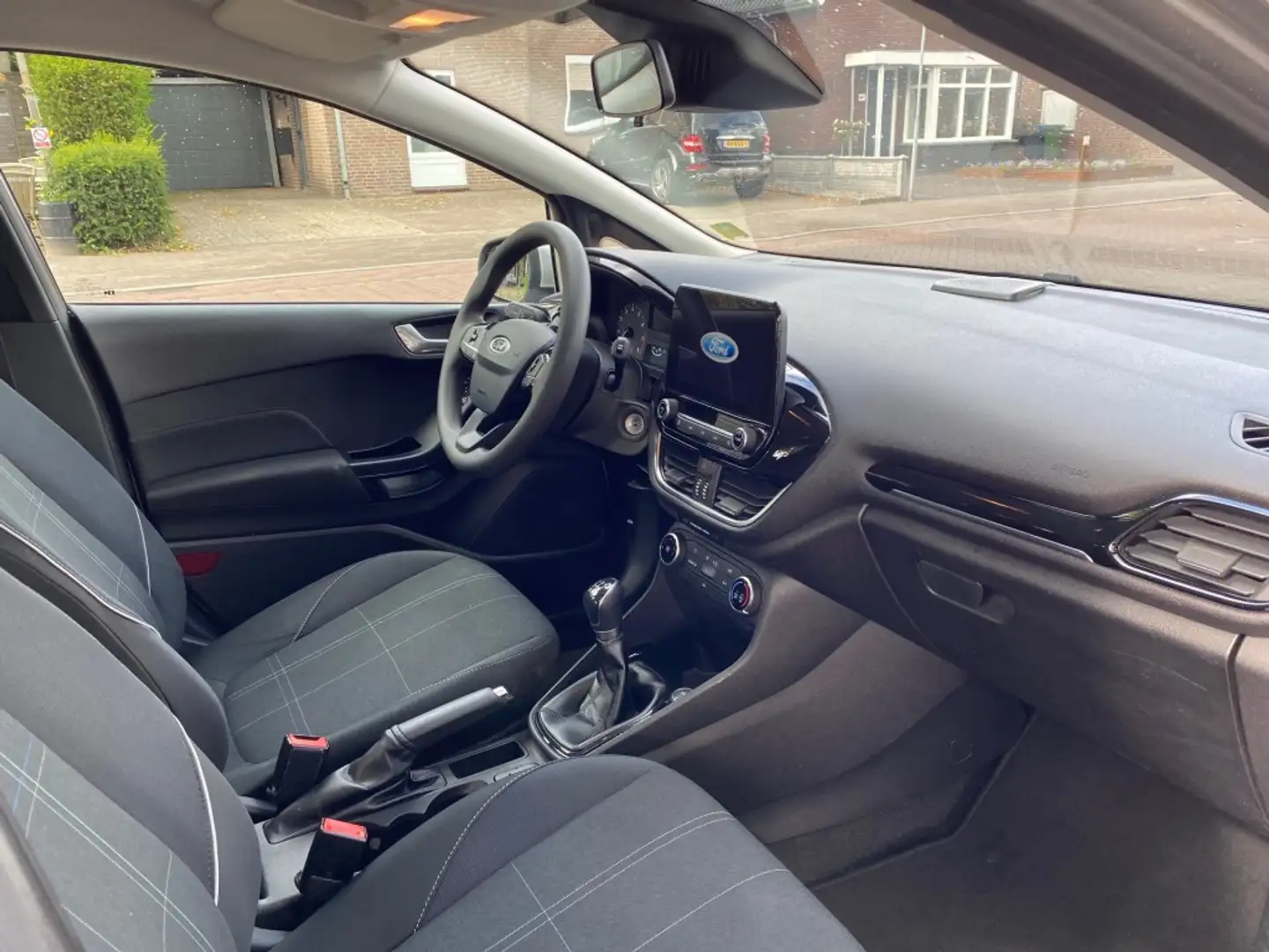 Ford Fiesta 1.1 TREND / NAVI / CARPLAY / CRUISE CTR. / AIRCO / Gris - 2
