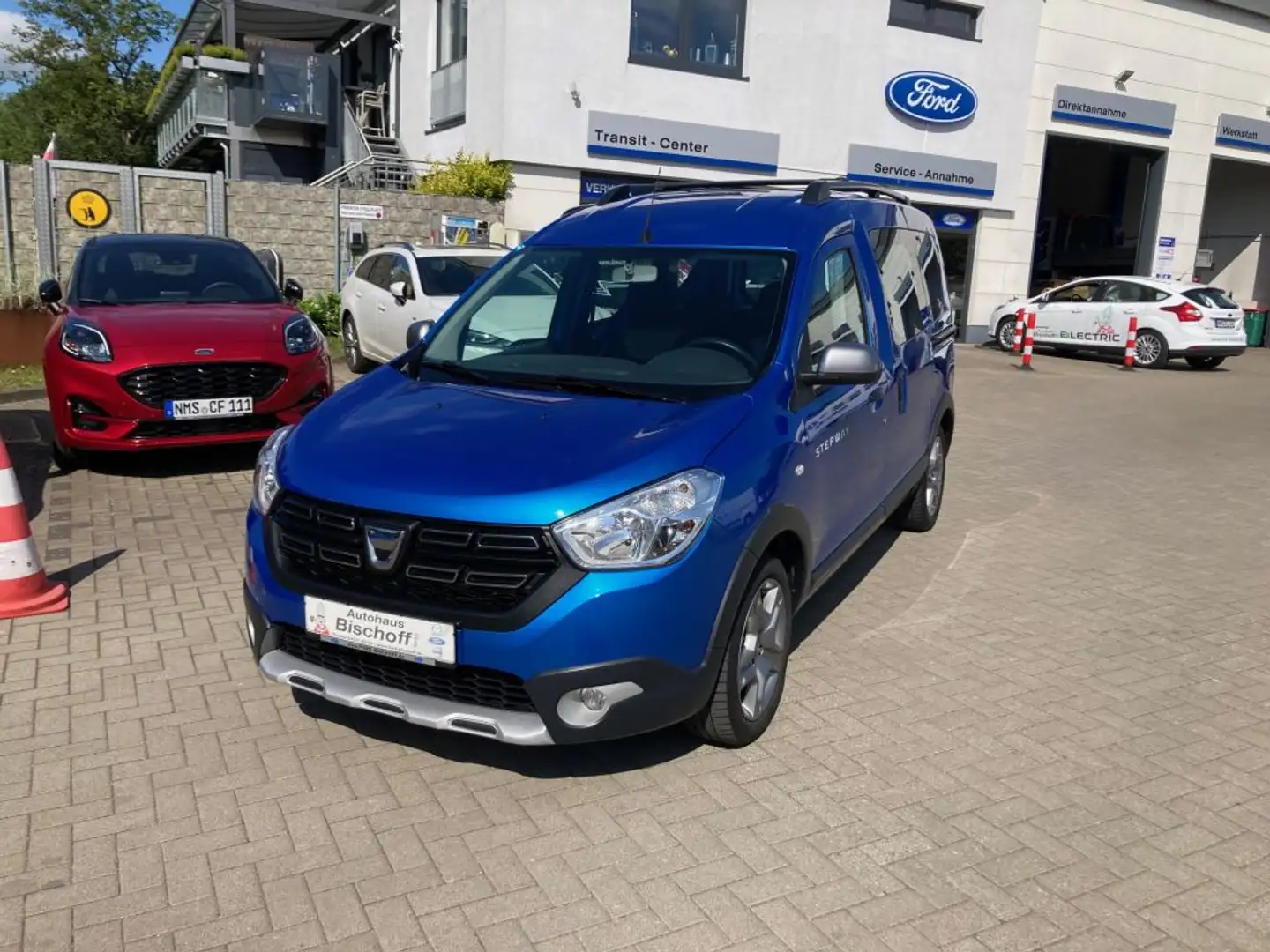 Dacia Dokker SCe 100 Stepway Blau - 1