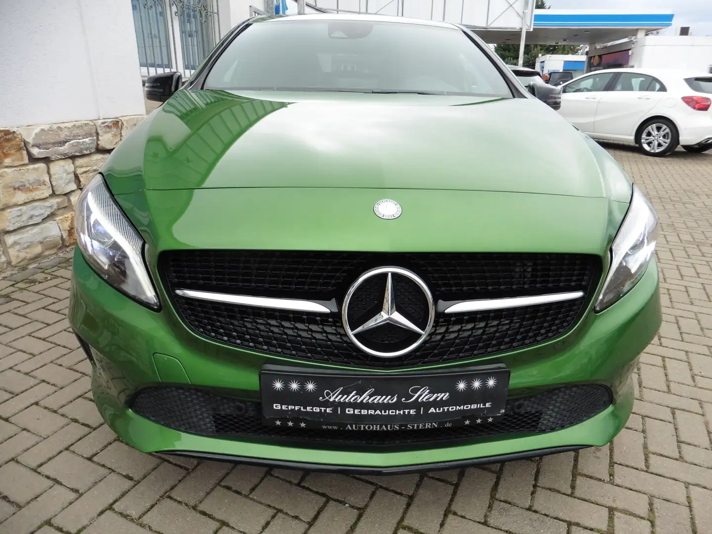 Mercedes-Benz A 180 Black Night*LED*NAVI*PDC*WR*Tempomat... Grün - 2