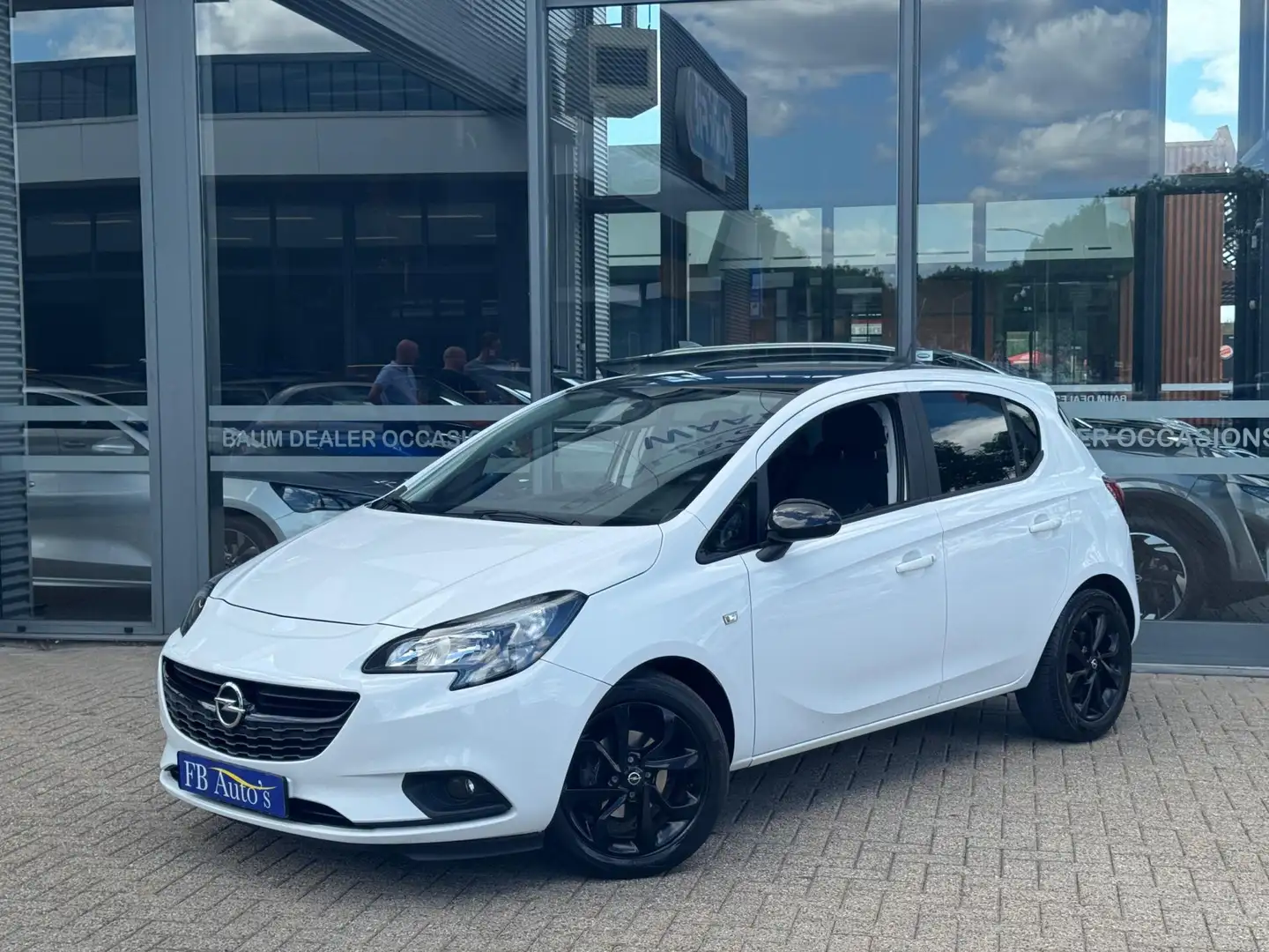 Opel Corsa 1.2 Color Edition Airco Lmv Navi Cruise Wit - 1