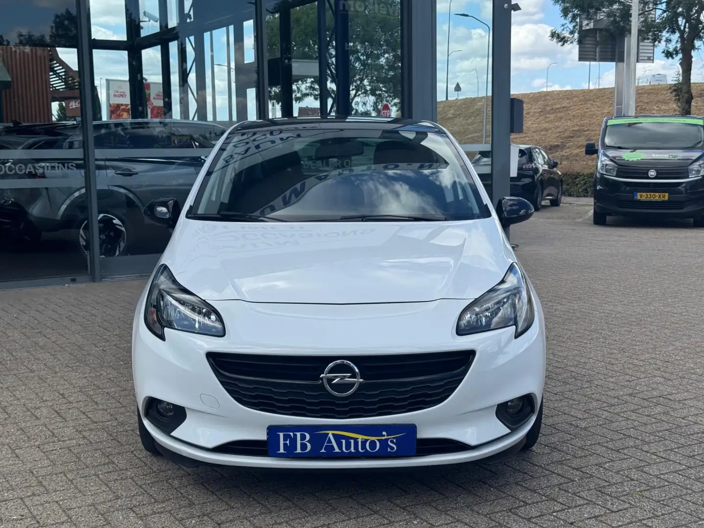 Opel Corsa 1.2 Color Edition Airco Lmv Navi Cruise Wit - 2