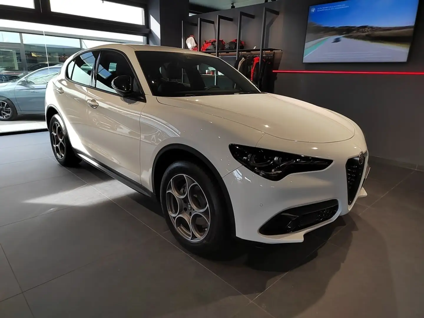 Alfa Romeo Stelvio 2.2 Turbo Sprint bijela - 2