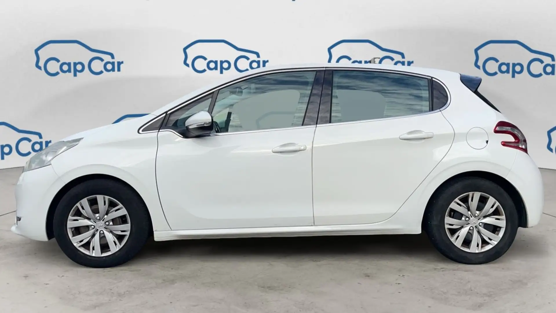 Peugeot 208 1.6 E-HDI 92 Business Blanc - 2