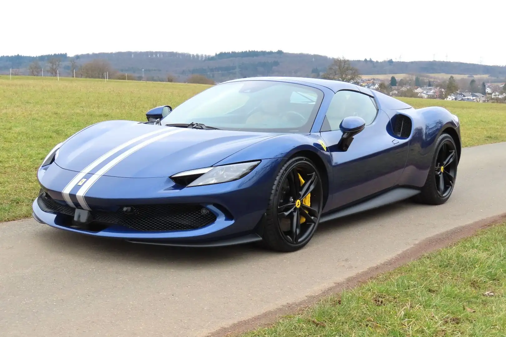 Ferrari 296 GTS Deutsch 1.Hd. Blau - 1