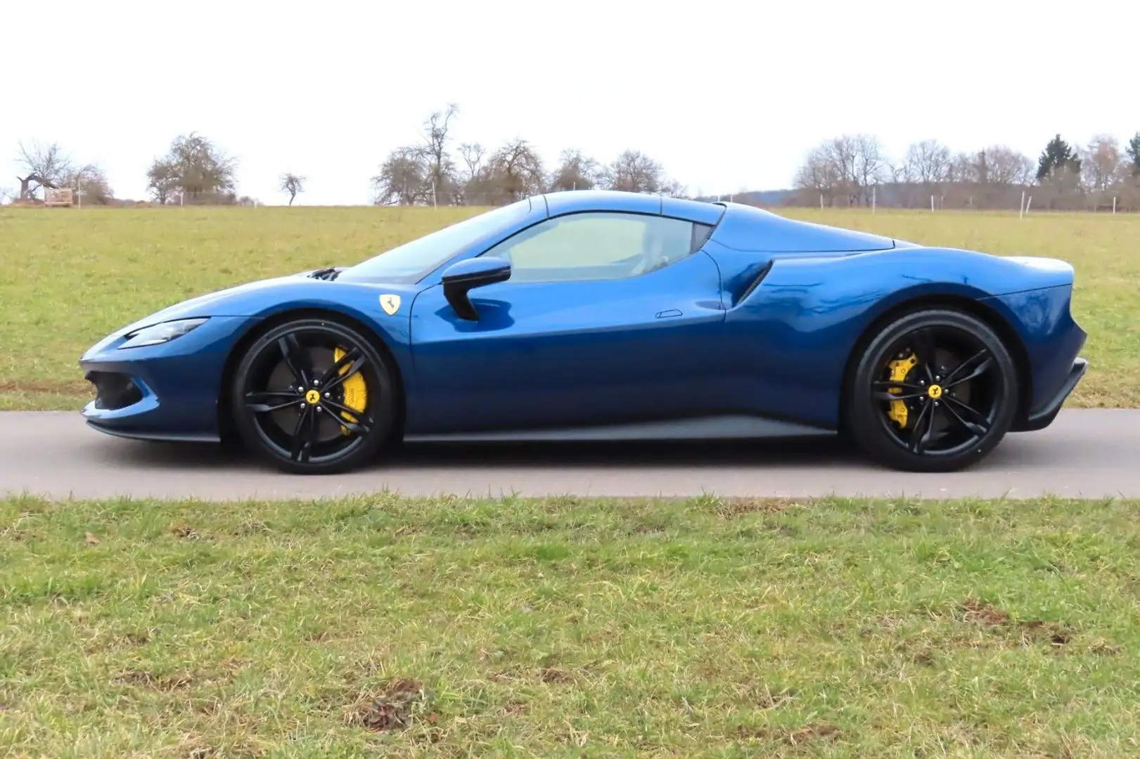 Ferrari 296 GTS Deutsch 1.Hd. Blau - 2