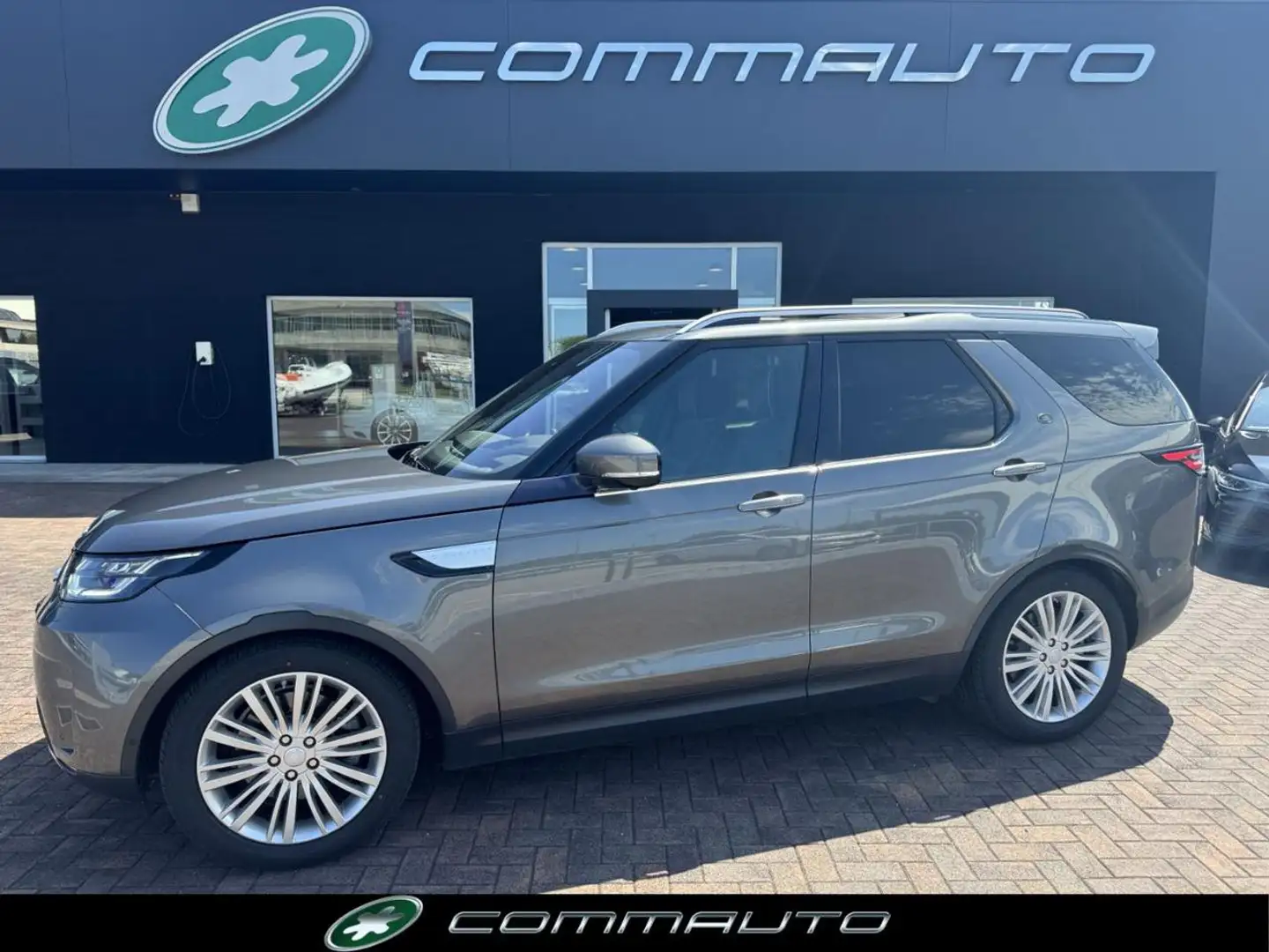 Land Rover Discovery 3.0 TD6 249 CV HSE 7p Grijs - 1