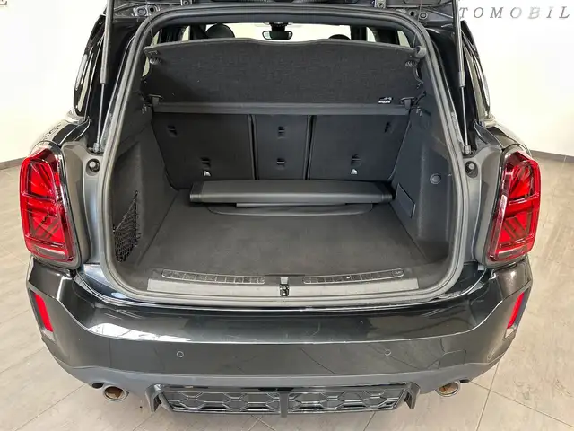 Mini Hatch view 8