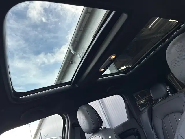 Mini Hatch view 12