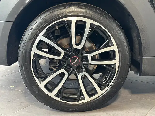 Mini Hatch view 3