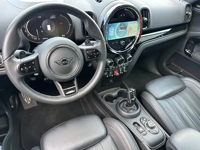 Mini Hatch view 10